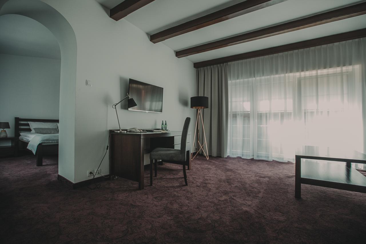 Hotel Restaurant Boss Miłosław Exteriör bild