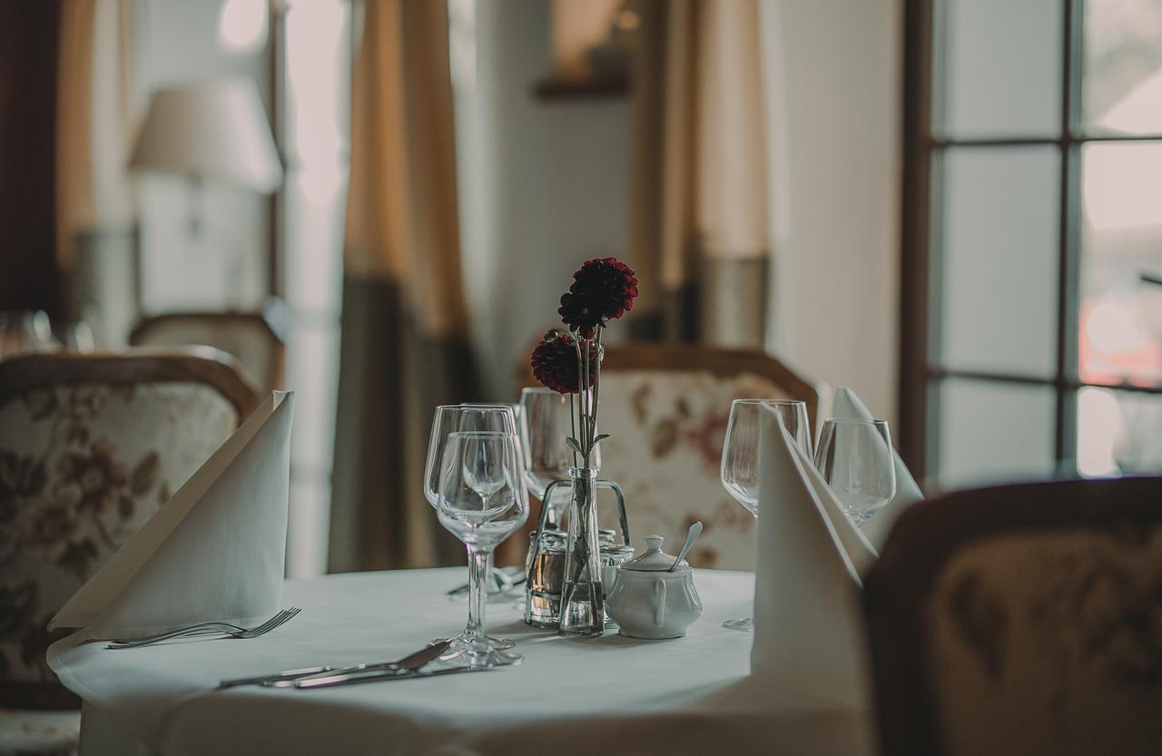 Hotel Restaurant Boss Miłosław Exteriör bild