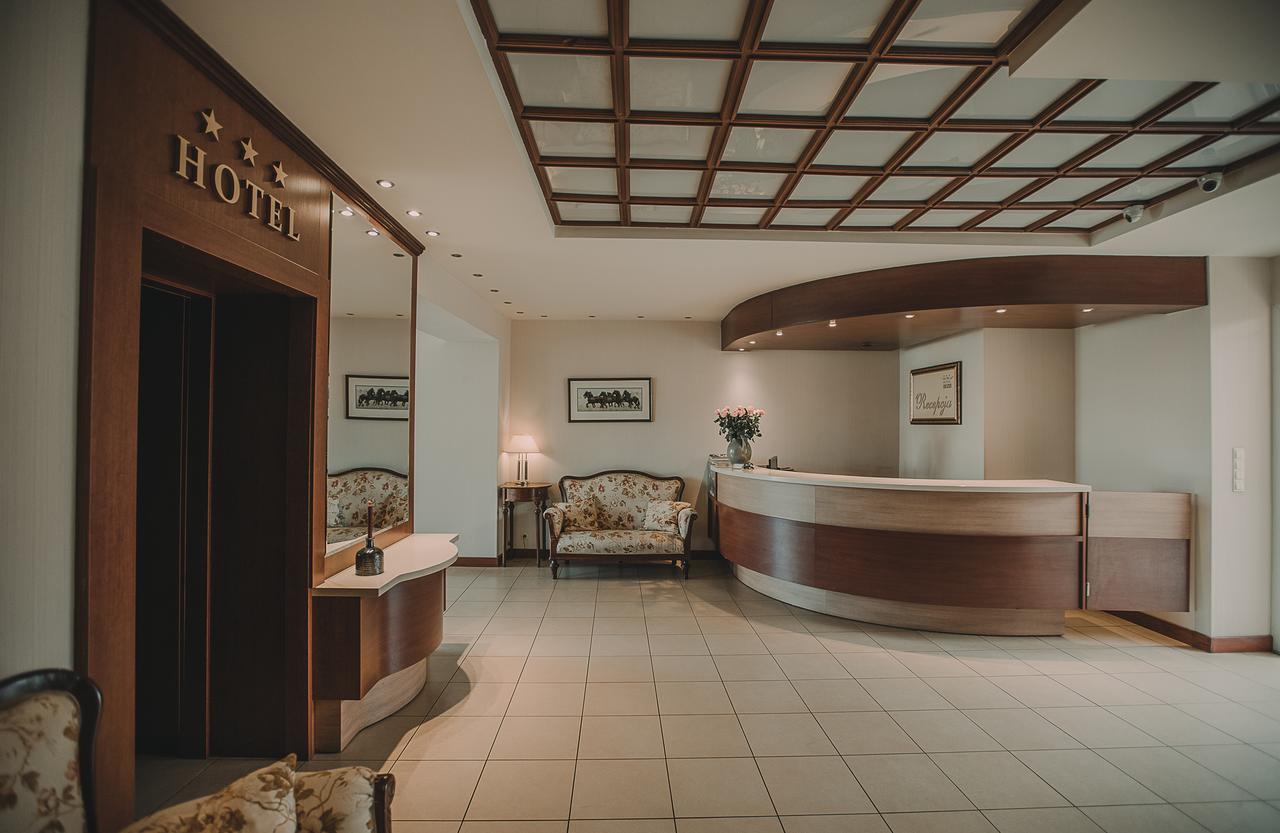 Hotel Restaurant Boss Miłosław Exteriör bild